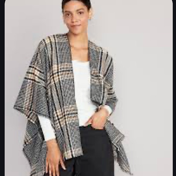 Old Navy Cozy Poncho - One Size - Picture 1 of 3